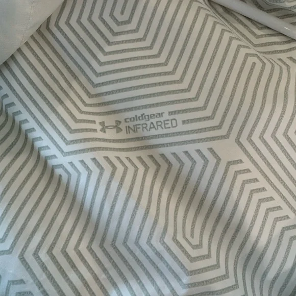 Under Armour White Puffer Vest - Picture 5 of 6